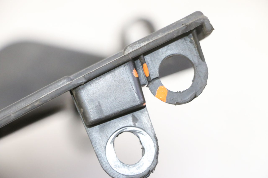 photo de ACHTERWIELBEUGEL KYMCO AGILITY NAKED RENOUVO 2T 50 (2011 - 2018) - Detail van het onderdeel