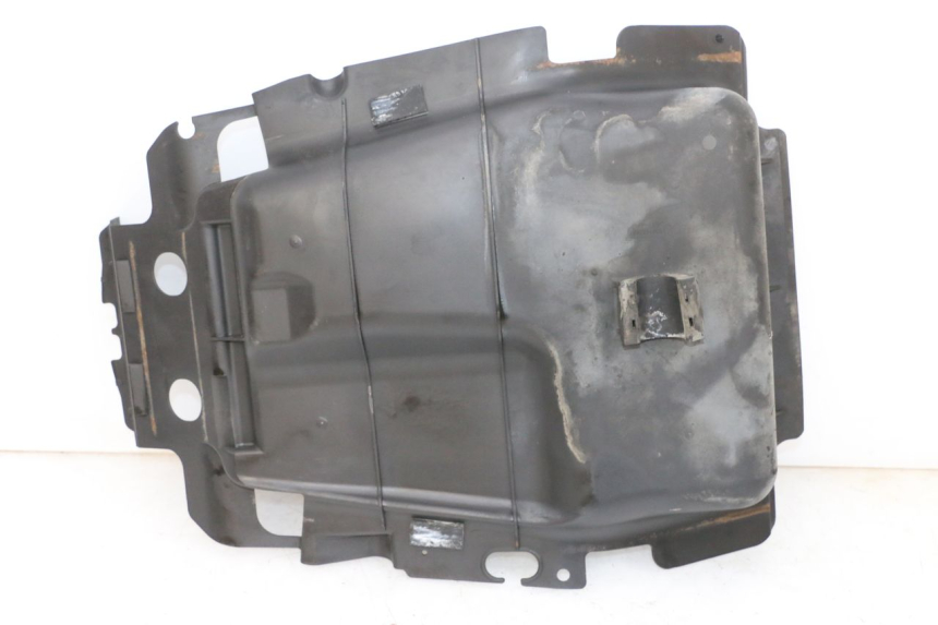 photo de ACHTERWIELBEUGEL SUZUKI BURGMAN 650 (2013 - 2020) - Detail van het onderdeel