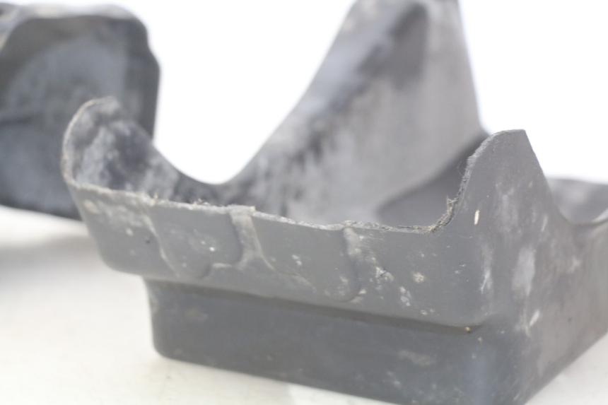 photo de ACHTERWIELBEUGEL SUZUKI GSX-F GSX  F 1100 (1988 - 1994) - Detail van het onderdeel