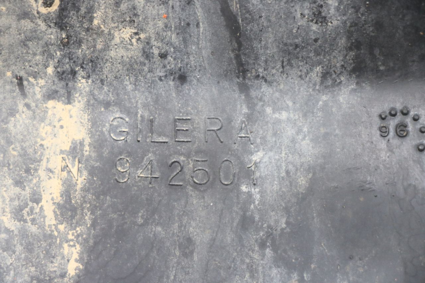 photo de ACHTERWIELBEUGEL GILERA RK 50 (1996 - 1999) - Detail van het onderdeel