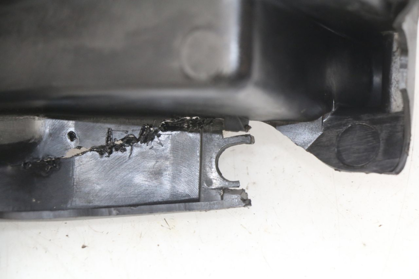 photo de ACHTERWIELBEHUIZING HONDA VFR FI RC46 800 (1998 - 2001) - Detail van het onderdeel