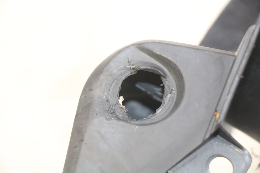 photo de ACHTERWIELBEUGEL HONDA VISION NSC R 50 (2013 - 2015) - Detail van het onderdeel