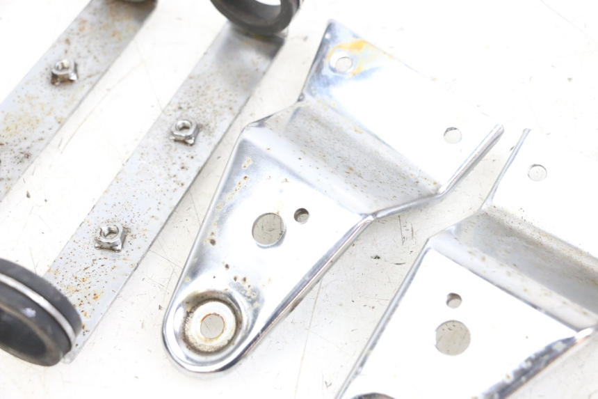 photo de KOPLAMPBEUGEL HYOSUNG GF 125 (2001 - 2005) - Bevestigingspunten