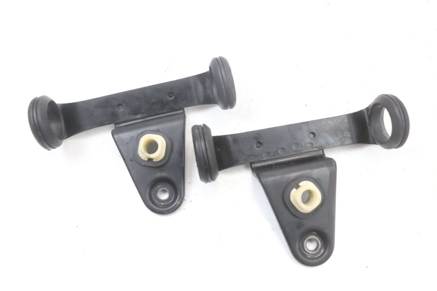 photo de KOPLAMPBEUGEL SUZUKI GSX E 250 (1982 - 1983) - Detail van het onderdeel