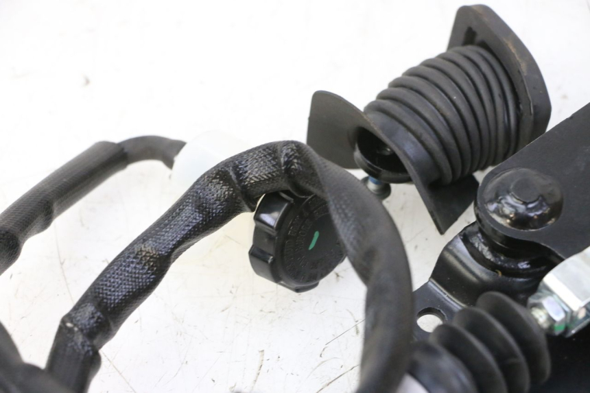 photo de REMMENPAEDAAL PIAGGIO MP3 HPE 310 (2024 - 2025) - Zoom op gebruiksstaat