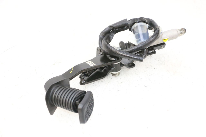 photo de REMMENPAEDAAL PIAGGIO MP3 HPE 300 (2019 - 2026) - Bevestigingspunten