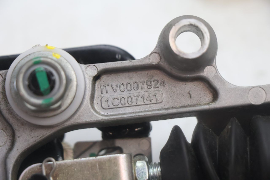 photo de REMMENPEDAAL PIAGGIO MP3 HPE 530 (2022 - 2026) - Technische close-up
