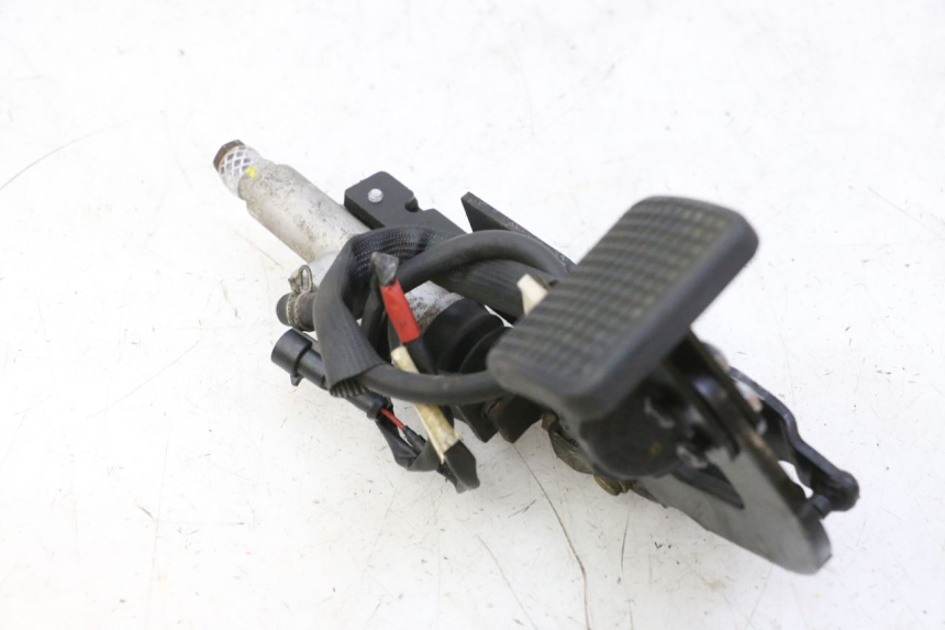 photo de REMMENPAEDAAL PIAGGIO MP3 RL 250 (2006 - 2010) - Detail van het onderdeel