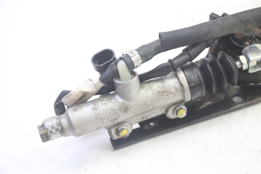 photo de REMMENPAEDAAL PIAGGIO MP3 RL 250 (2006 - 2010) - Detail van het onderdeel