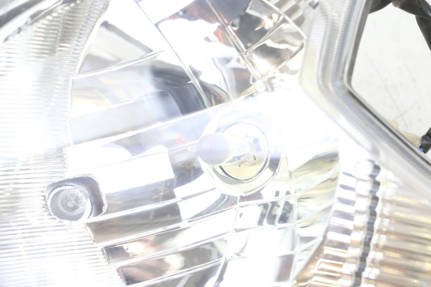 photo de VOORKOPLAMP KYMCO AGILITY 4T 50 (2005 - 2018) - Bevestigingspunten