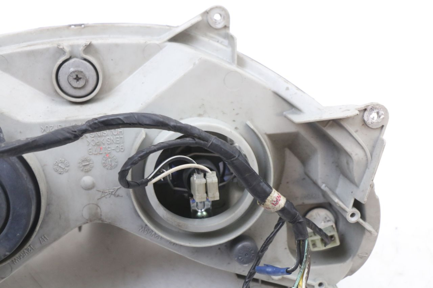 photo de VOORKOPLAMP SUZUKI BURGMAN 125 (2007 - 2014) - Bevestigingspunten