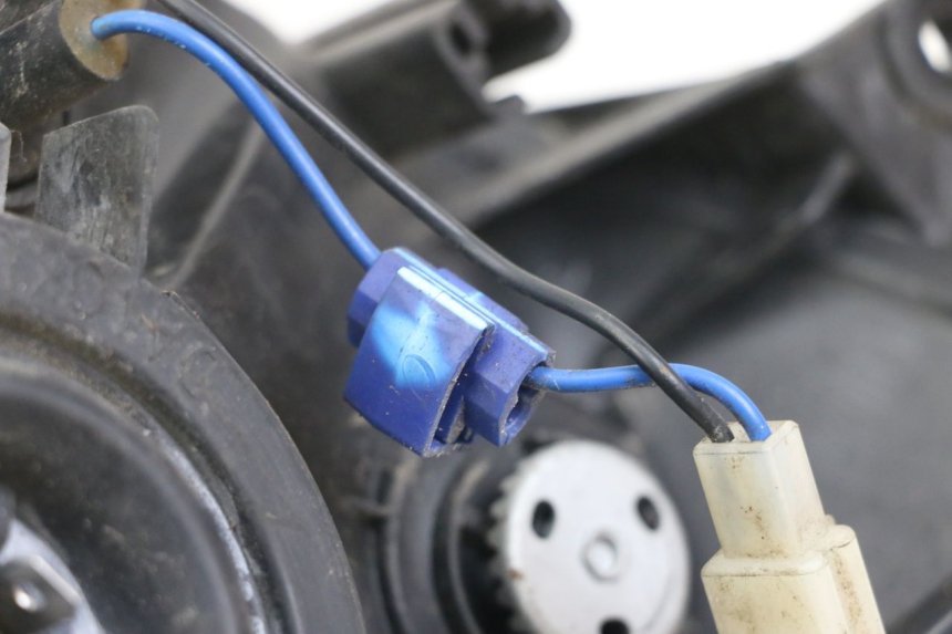 photo de VOORKOPLAMP YAMAHA CYGNUS X 125 (2004 - 2007) - Detail van het onderdeel