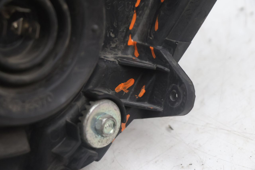 photo de RECHTS VOORKOPLAMP SUZUKI BURGMAN EXECUTIVE ABS 650 (2006 - 2012) - Kenmerkende details