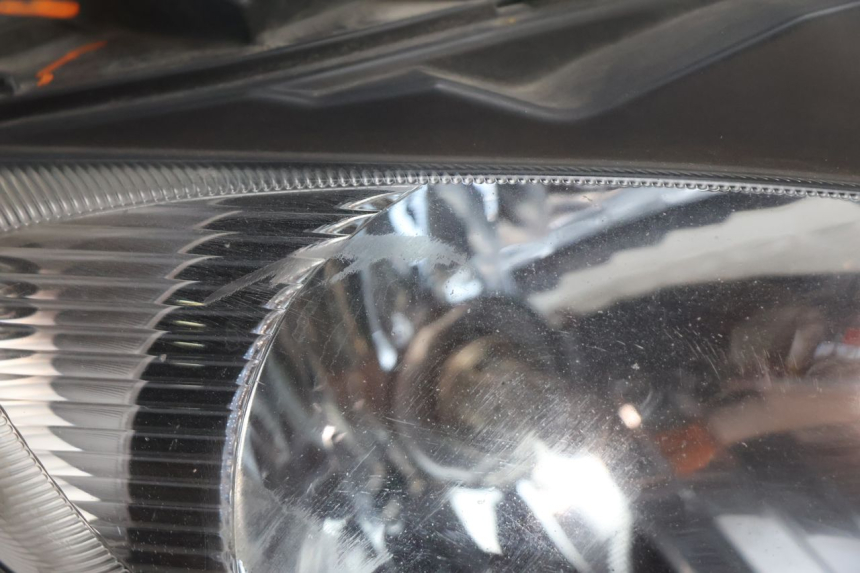 photo de RECHTS VOORKOPLAMP SUZUKI BURGMAN EXECUTIVE ABS 650 (2006 - 2012) - Zoom op gebruiksstaat