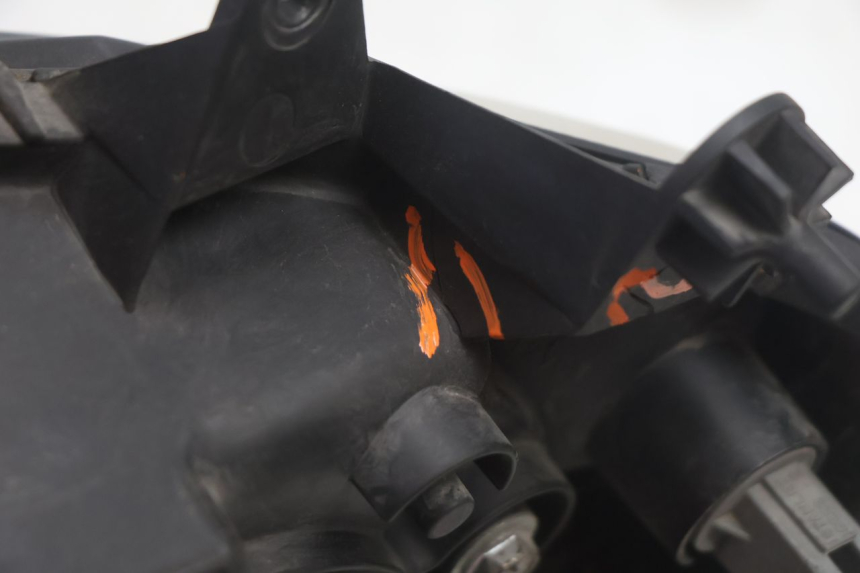 photo de RECHTS VOORKOPLAMP SUZUKI BURGMAN EXECUTIVE ABS 650 (2006 - 2012) - Staat van het oppervlak
