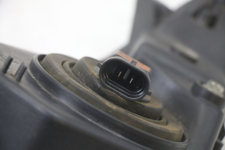 photo de RECHTS VOORKOPLAMP PEUGEOT SPEEDFIGHT 3 LC 2T 50 (2009 - 2015) - Bevestigingspunten