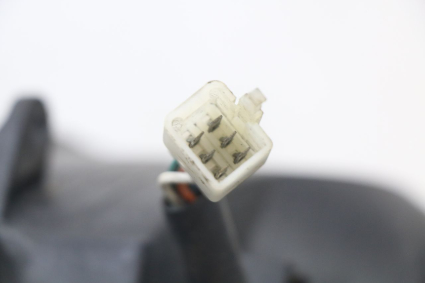 photo de VOORKOPLAMP PEUGEOT ELYSTAR 50 (2002 - 2014) - Bevestigingspunten