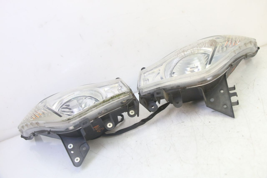 photo de VOORKOPLAMP HONDA FES S-WING SWING ABS 125 (2007 - 2015) - Technische close-up