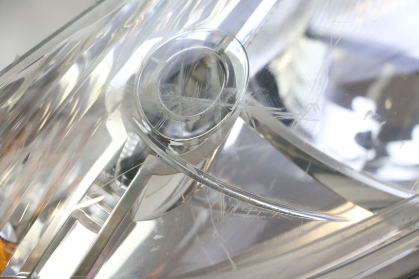 photo de VOORKOPLAMP HONDA FES S-WING SWING ABS 125 (2007 - 2015) - Markeringen en referenties