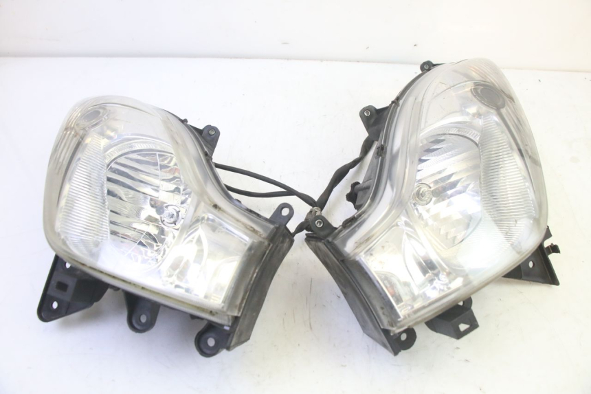 photo de VOORKOPLAMP HONDA FES S-WING SWING ABS 125 (2007 - 2015) - Technische close-up