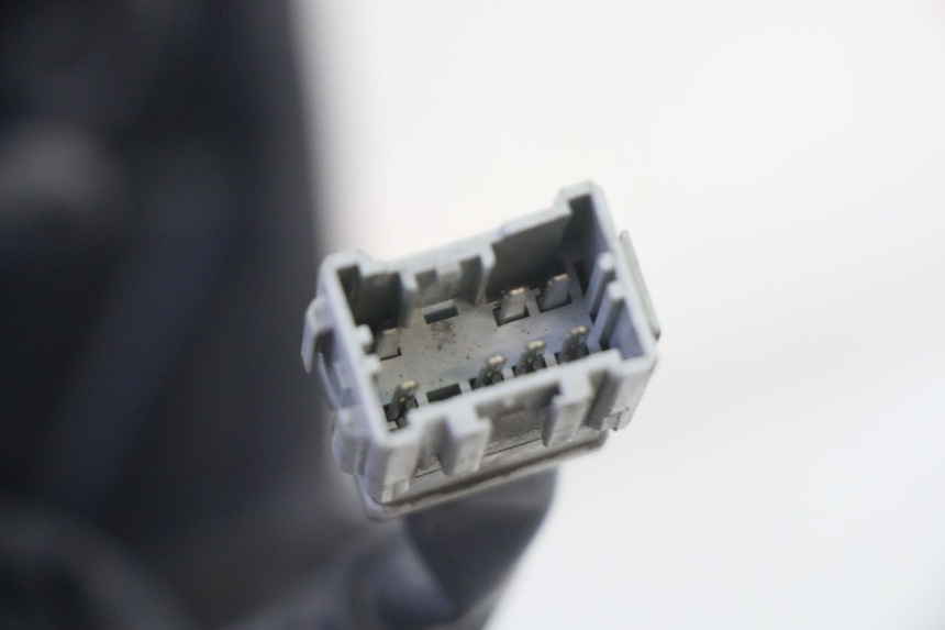 photo de VOORKOPLAMP HONDA FES S-WING SWING ABS 125 (2007 - 2015) - Detailaanzicht