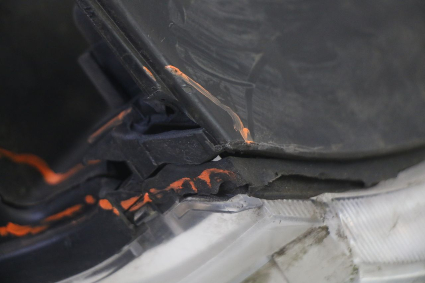 photo de VOORKOPLAMP HONDA FES S-WING SWING ABS 125 (2007 - 2015) - Markeringen en referenties