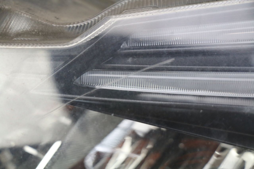 photo de KOPLAMP VOORZIJDE HONDA FORZA 125 (2015 - 2016) - Detail van het onderdeel