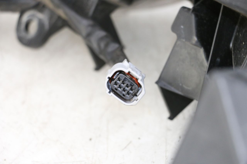 photo de KOPLAMP VOORZIJDE HONDA FORZA 125 (2015 - 2016) - Staat van het oppervlak