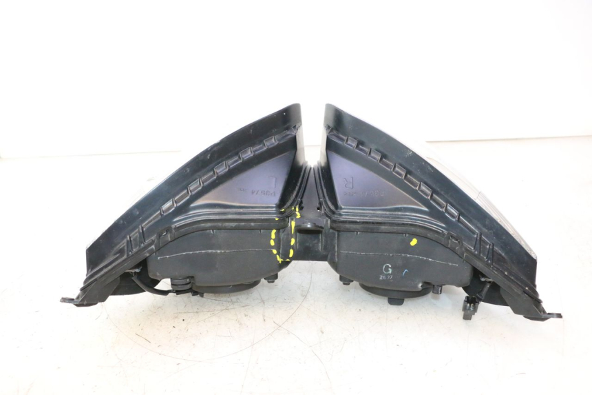 photo de VOORKOPLAMP YAMAHA FZ8 800 (2010 - 2016) - Zoom op kwaliteit