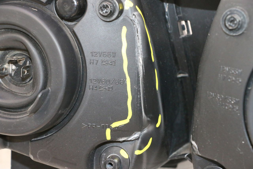 photo de VOORKOPLAMP YAMAHA FZ8 800 (2010 - 2016) - Profielaanzicht