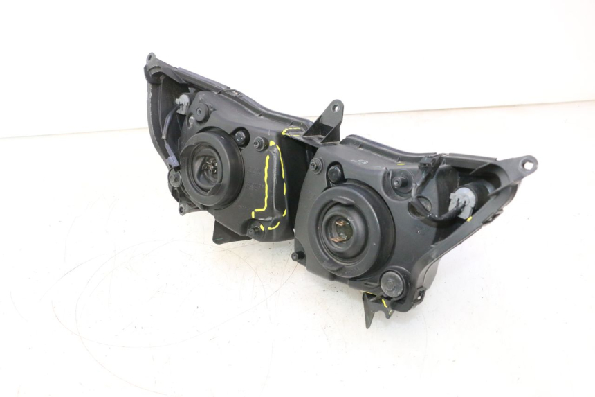 photo de VOORKOPLAMP YAMAHA FZ8 800 (2010 - 2016) - Detail van het onderdeel