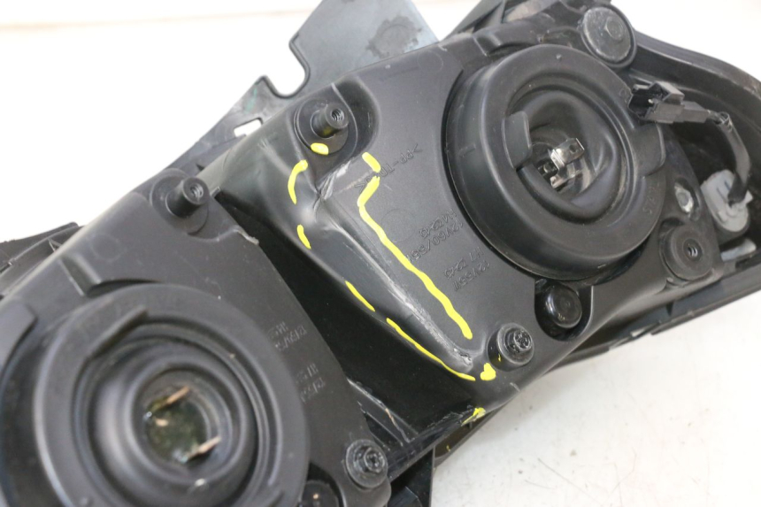 photo de VOORKOPLAMP YAMAHA FZ8 800 (2010 - 2016) - Zoom op gebruiksstaat