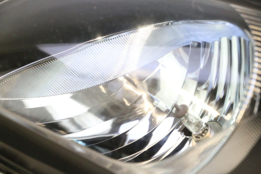 photo de LINKER VOORLICHT SUZUKI BURGMAN EXECUTIVE ABS 650 (2006 - 2012) - Technische close-up