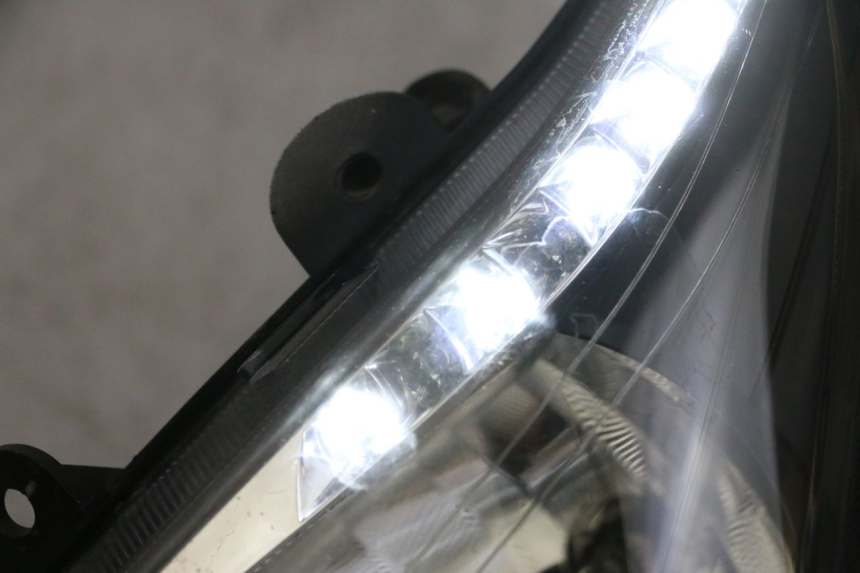 photo de LINKER VOORKOPLAMP SYM GTS EVO 125 (2009 - 2013) - Detail van het onderdeel