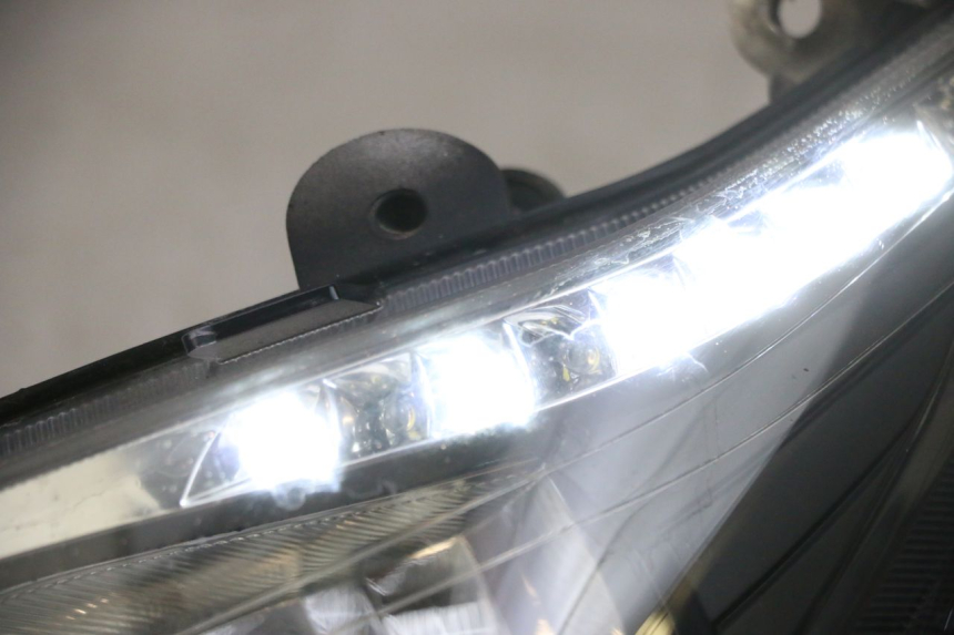 photo de LINKER VOORKOPLAMP SYM GTS EVO 125 (2009 - 2013) - Andere kijkhoek