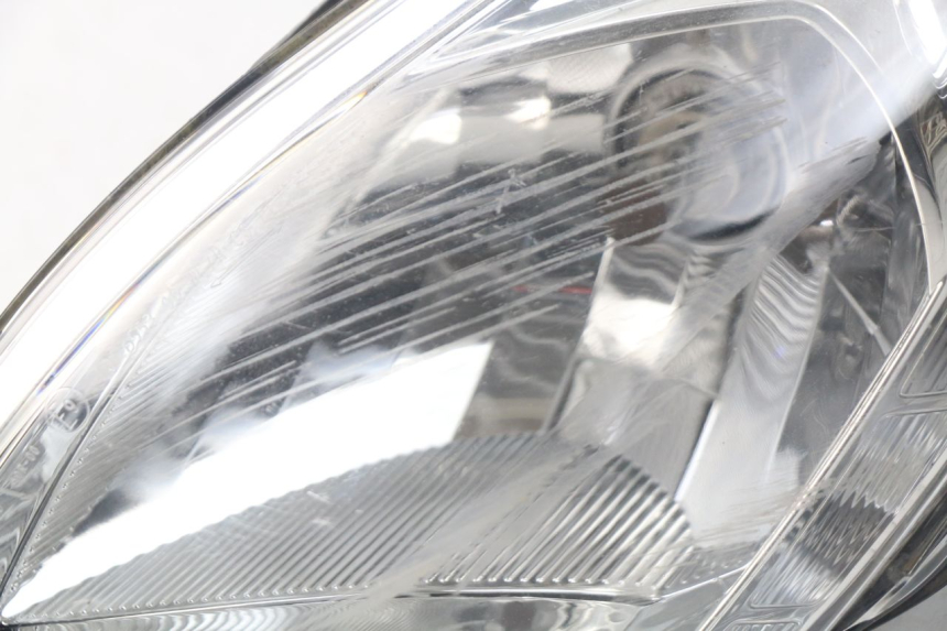 photo de LINKER VOORKOPLAMP PEUGEOT SATELIS 300 (2012 - 2015) - Kenmerkende details