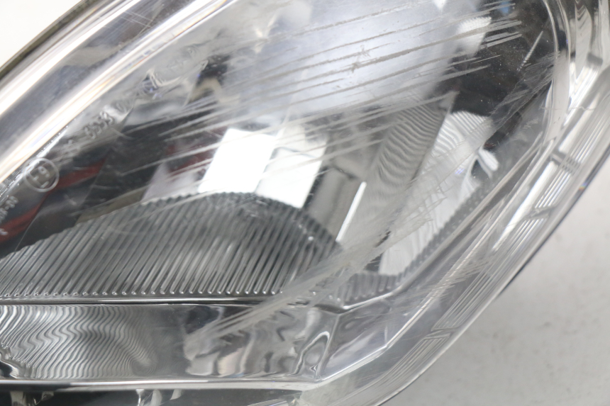 photo de LINKER VOORKOPLAMP PEUGEOT SATELIS 300 (2012 - 2015) - Detailaanzicht