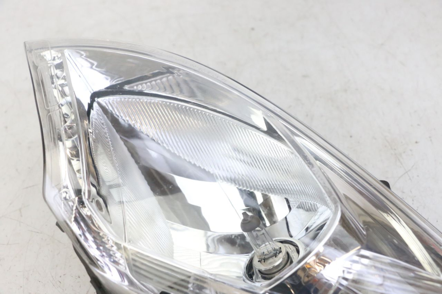 photo de LINKER VOORKOPLAMP PEUGEOT SATELIS 125 (2013 - 2018) - Bevestigingspunten
