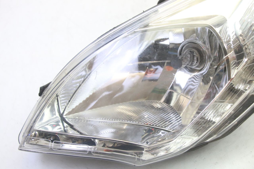 photo de LINKER VOORKOPLAMP PEUGEOT SATELIS 125 (2010 - 2012) - Detail van het onderdeel