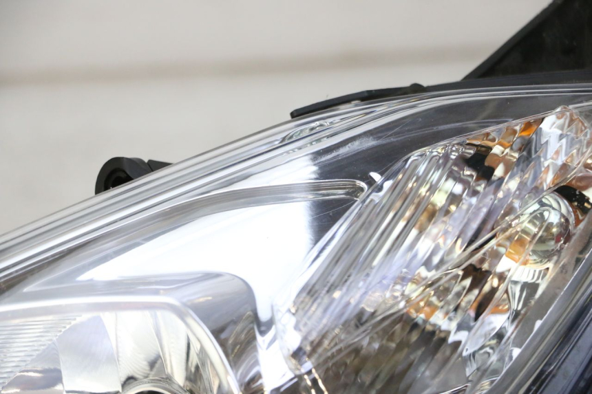 photo de LINKER VOORKOPLAMP PEUGEOT SATELIS 125 (2013 - 2018) - Zoom op componenten