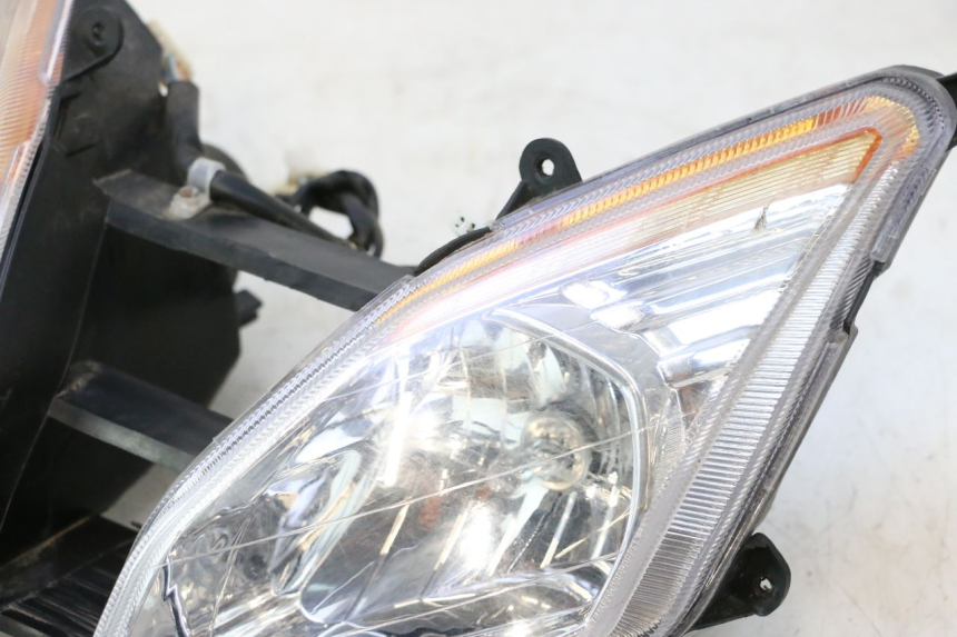 photo de VOORKNIPPERLICHT VASTRO GP 2T 50 (2013 - 2017) - Bevestigingspunten
