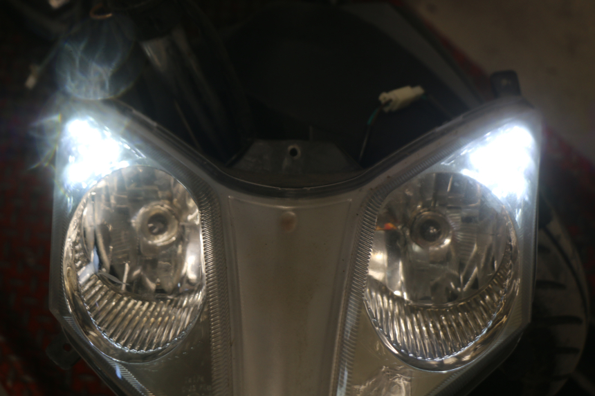photo de VOORKOPLAMP TNT MOTOR GRIDO 2T 50 (2010 - 2019) - Kenmerkende details