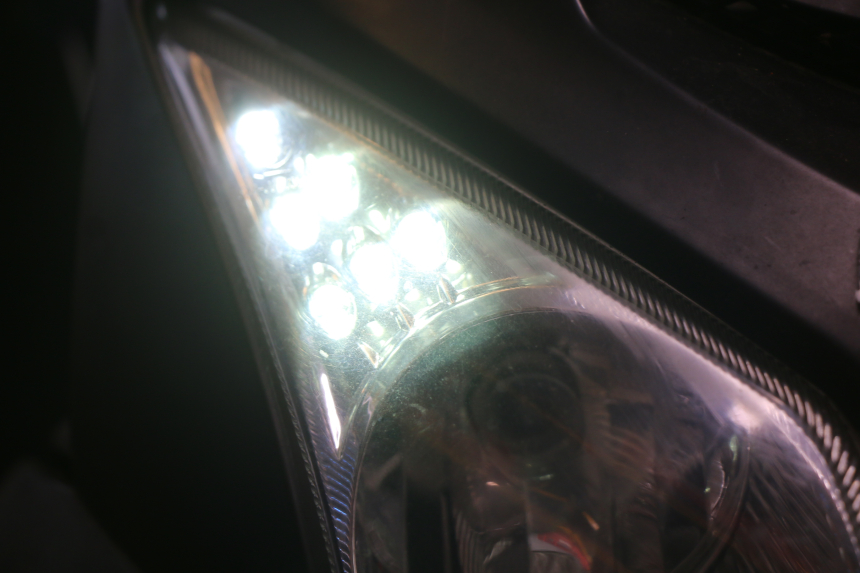 photo de VOORKOPLAMP TNT MOTOR GRIDO 2T 50 (2010 - 2019) - Kenmerkende details