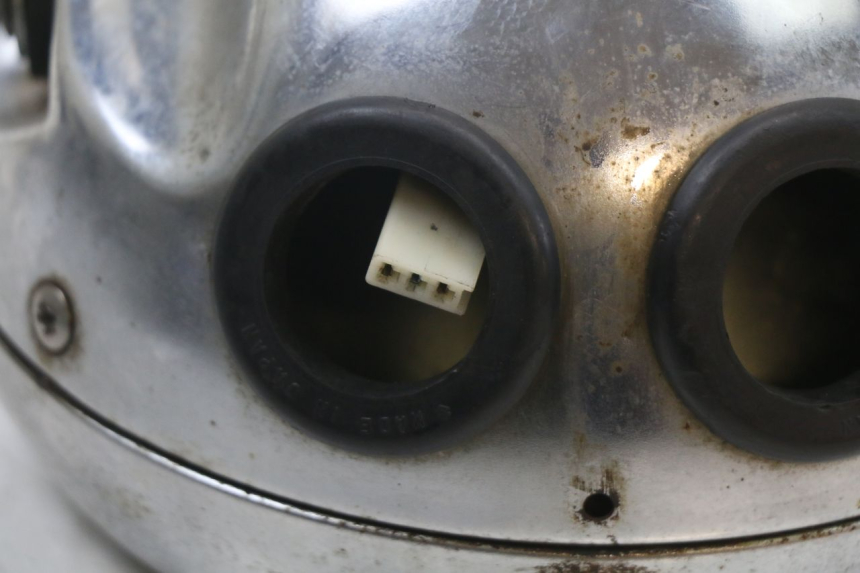 photo de VOORKOPLAMP SUZUKI GSX E 250 (1982 - 1983) - Bevestigingspunten