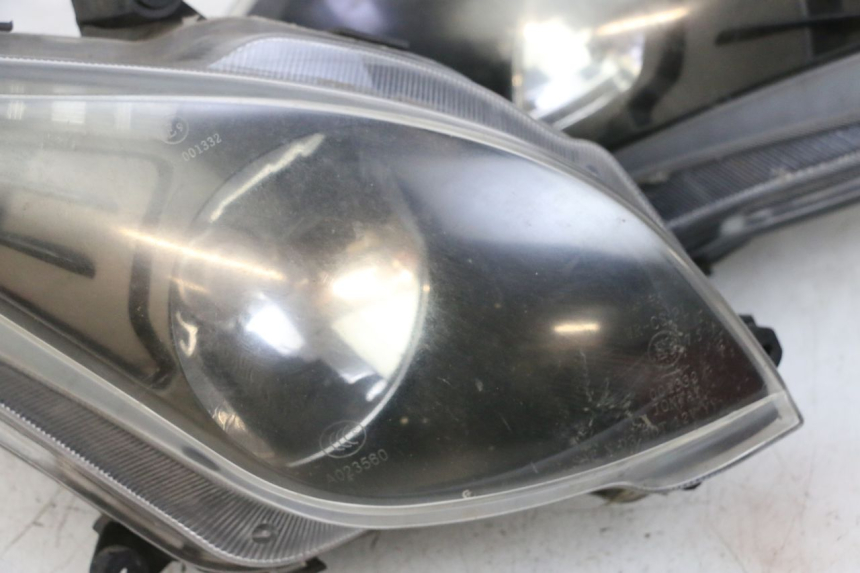 photo de VOORKOPLAMP JM MOTORS GTS 125 (2015 - 2019) - Focus op structuur