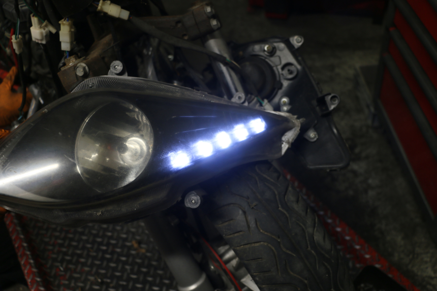 photo de VOORKOPLAMP JM MOTORS GTS 125 (2015 - 2019) - Zoom op gebruiksstaat