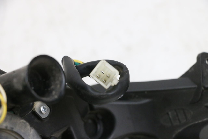 photo de VOORKOPLAMP PEUGEOT KISBEE 4T 50 (2010 - 2017) - Detail van het onderdeel