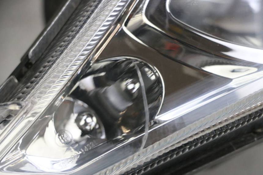 photo de VOORKOPLAMP PEUGEOT KISBEE 4T 50 (2010 - 2017) - Detailaanzicht