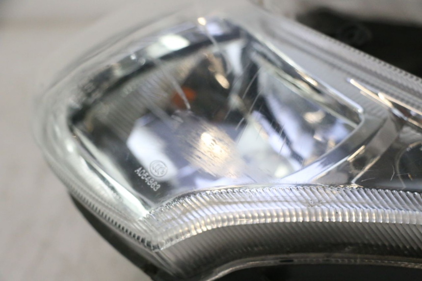 photo de VOORKOPLAMP PEUGEOT KISBEE 4T 50 (2010 - 2017) - Kenmerkende details
