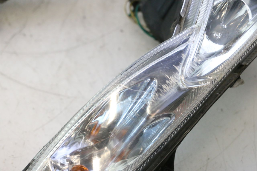 photo de VOORKOPLAMP PEUGEOT KISBEE 4T 50 (2018 - 2022) - Staat van het oppervlak